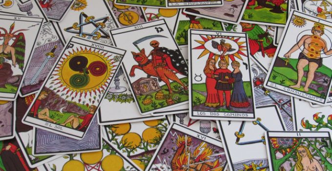 O que devo perguntar durante uma consulta de tarot do amor?