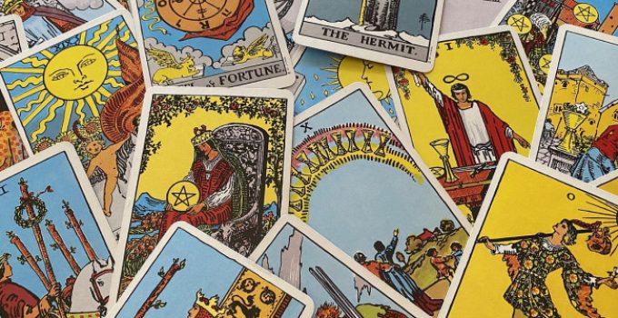 Quer jogar o Tarot dos anjos? Aprenda como