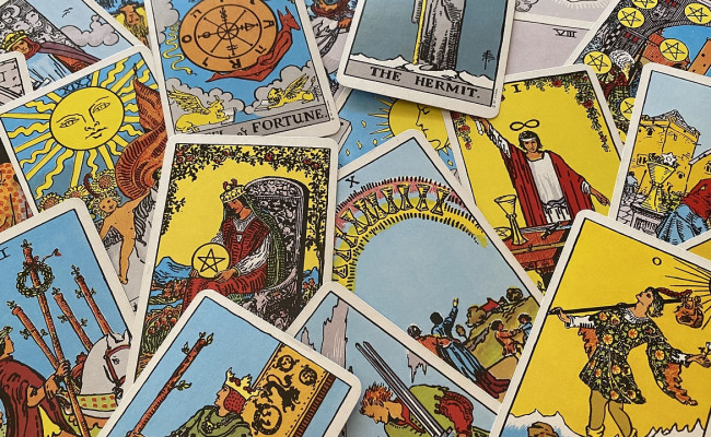 Você conhece o significado do Nove de Espadas no Tarot? - OTarot.pt