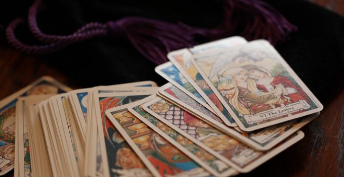Você conhece o significado do Cinco de Copas  no Tarot?