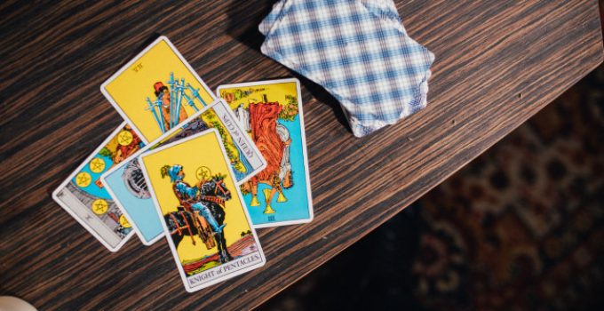 Você conhece o significado do Ás de Espadas no Tarot?
